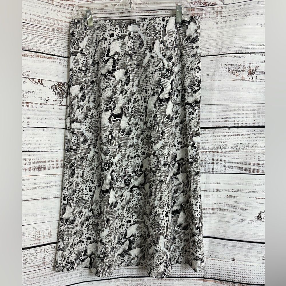 Sanctuary Skirt Womens size Large Satin snake print Midi Skirt everyday light